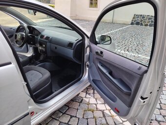 prodám Škodu Fabii 1 kombi 1.2 47kw ,r.v. 2003 - 8