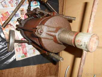RETRO mazací lis na kolečkách - 25kg - chybí výrobní štítek - 8
