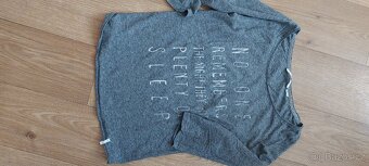 Obleceni damske vel.S - 8