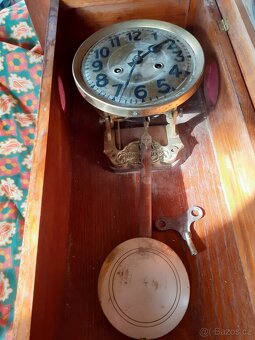 Dvoje  starožitné  nástěnné  kyvadlové  hodiny - 8