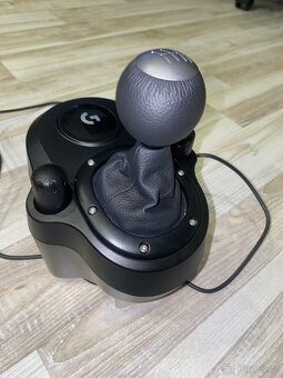 Herní volant Logitech G923 pro PC / PS5 / PS4 - 8