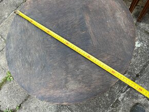 Starožitný nábytek - stolek kulatý s poličkou - 8