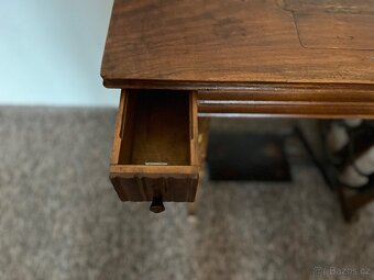 PFAFF 31 šicí stroj se stolkem - 8