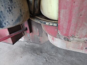 Postřikovač tažený Hardi TA 2400 TWIN - 8