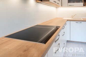 Prodej rodinného domu 5+kk s balkonem - 8