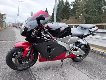 Aprilia Rsv 1000 - 8