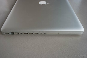 Apple MacBook Pro 17" Intel Core i7 2.2 GHz, 16 GB RAM - 8