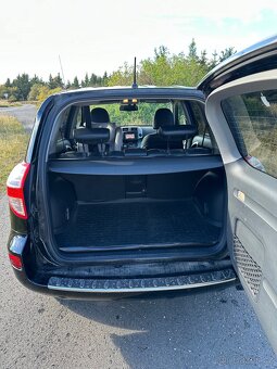 Toyota RAV4 - 8