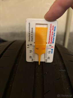 Michelin Pilot Sport 4, 225/45 R18, DOT2221; 3x4,5mm, 1x3mm - 8