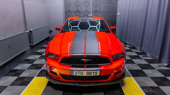 Ford Mustang - 8