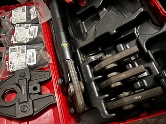 Hilti aku lisovací kleště +12xHilti čelisti V a TH - 8