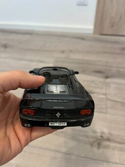 Bburago 1:24 sbírka 3x modelu aut lehce poškozené - 8