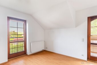 Prodej rodinného domu, 255 m2 + 481 m2 pozemek, Jesenice - O - 8