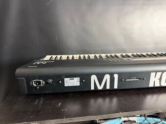 Korg M1 - 8