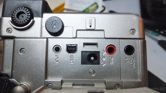 OLYMPUS  C-2100 - 8