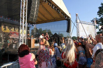 Pronájem pódia / certifikovaná mobilní stage 8x6m a 10x8 - 8
