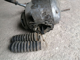 Jawa 50/21 Pionýr, Jawa 50/550 "Pařez" - 8