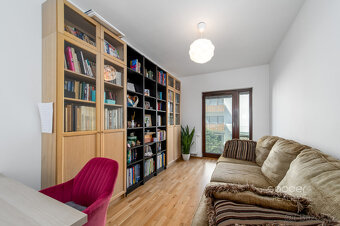 Prodej bytu 4+kk/sklep/garážové stání/balkon, 104m2, ul. Nep - 8