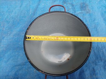 Smaltovaný červenohnědý hrnec, průměr 20 cm - 8