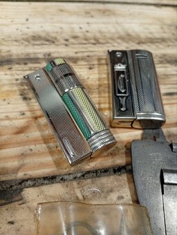 Vybavení dílny. Nabíječka, hasicí přístroj, pila - 8