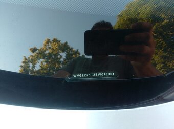 Prodám Volkswagen TOURAN 1,6 D ROK VÝROBY 2011 - 8