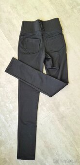 Stahující dámské legíny - 8