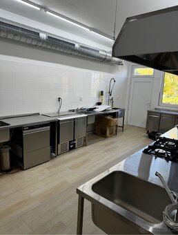 Pronájem kompletně vybavené restaurace – 200 m², 120 osobi - 8