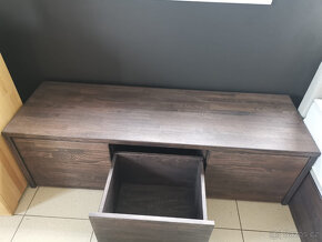 Postel typu boxspring z bukového masivu s čalouněným čelem - 8