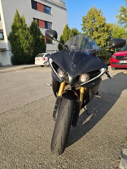 Yamaha R1 2010 - 8