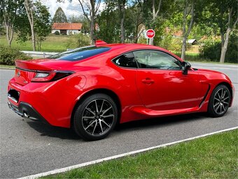 TOYOTA GR86 2.4 6MT - TOP - 8