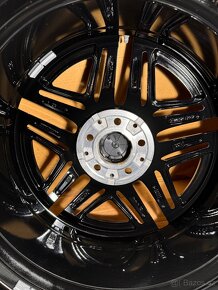 ORIG.MERCEDES V-class AMG W447 W448. R19 245/45/19 NOVE - 8