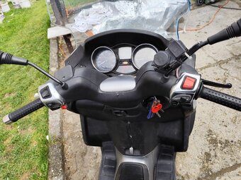 Piaggio mp3 250 stačí řidičský B - 8