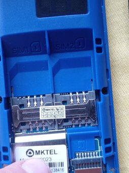 Tlačítkový mobilní telefon -bez češtiny - 8