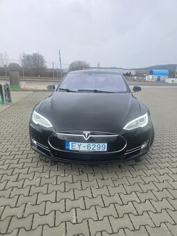 Tesla Model S 90D Free Supercharger - 8