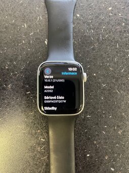 Apple Watch SE 44 mm - 2021 - 8