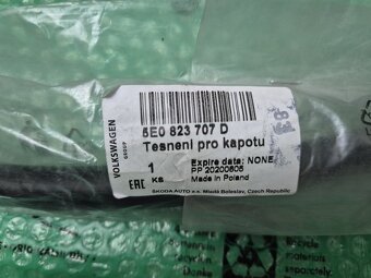 Škoda Octavia III těsnění přední kapoty - 8