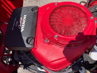 Zahradní traktor Honda 2417 - 8