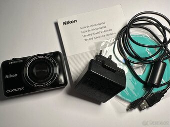 Nikon Coolpix S6600 černý - Výklopný displej - 8