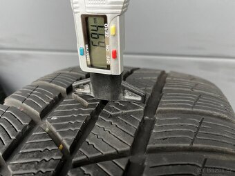 Zimní originál Škoda 235/45 r18 - 8