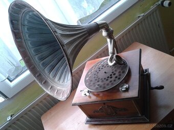 Gramofon na kliku starožitnost - 8
