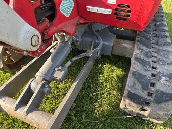 Pásový minibagr Takeuchi TB216 - 8