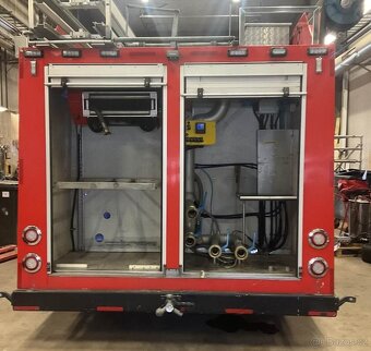 Prodáme hasičskou SCANIA P94 4x2 2000L vody, 500L pěny - 8