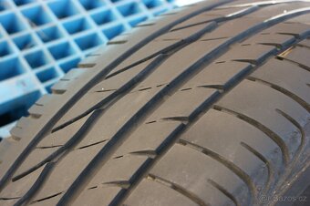 krasna alu kola original VW transporter T5 T6 letni pneu R17 - 8