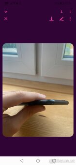 Prodám iPhone Xr - 8