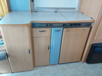 WILK pro 4. Rok 2002.Pevná postel. WC. Stan. 100 km/h - 8