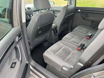 Volkswagen Touran 2.0 TDI 125kW Highline DSG tažné - 8