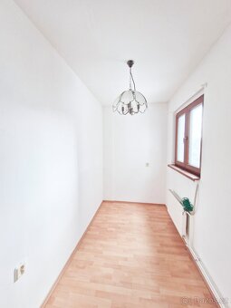 Pronájem prostorného podkrovního bytu 5+1, 171 m² – Krupská - 8