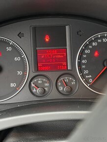 VW Golf  1.6 FSI 85kw r.v. 5/2005 najeto 111tis - 8