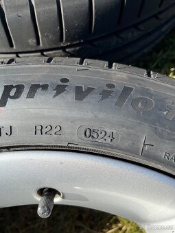 Alu kola Audi R17 7.5J ET28 pneu 235/45 - 8