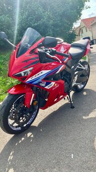 Honda cbr650r - 8